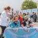 VLADIVOSTOK, Orang-orang menikmati makanan mereka dalam festival makanan di Vladivostok, Rusia, pada 25 Mei 2023. Vladivostok, sebuah kota yang terletak di Timur Jauh Rusia, menggelar Festival Makanan "Mega Taste" pada Kamis (25/5). (Xinhua/Guo Feizhou)